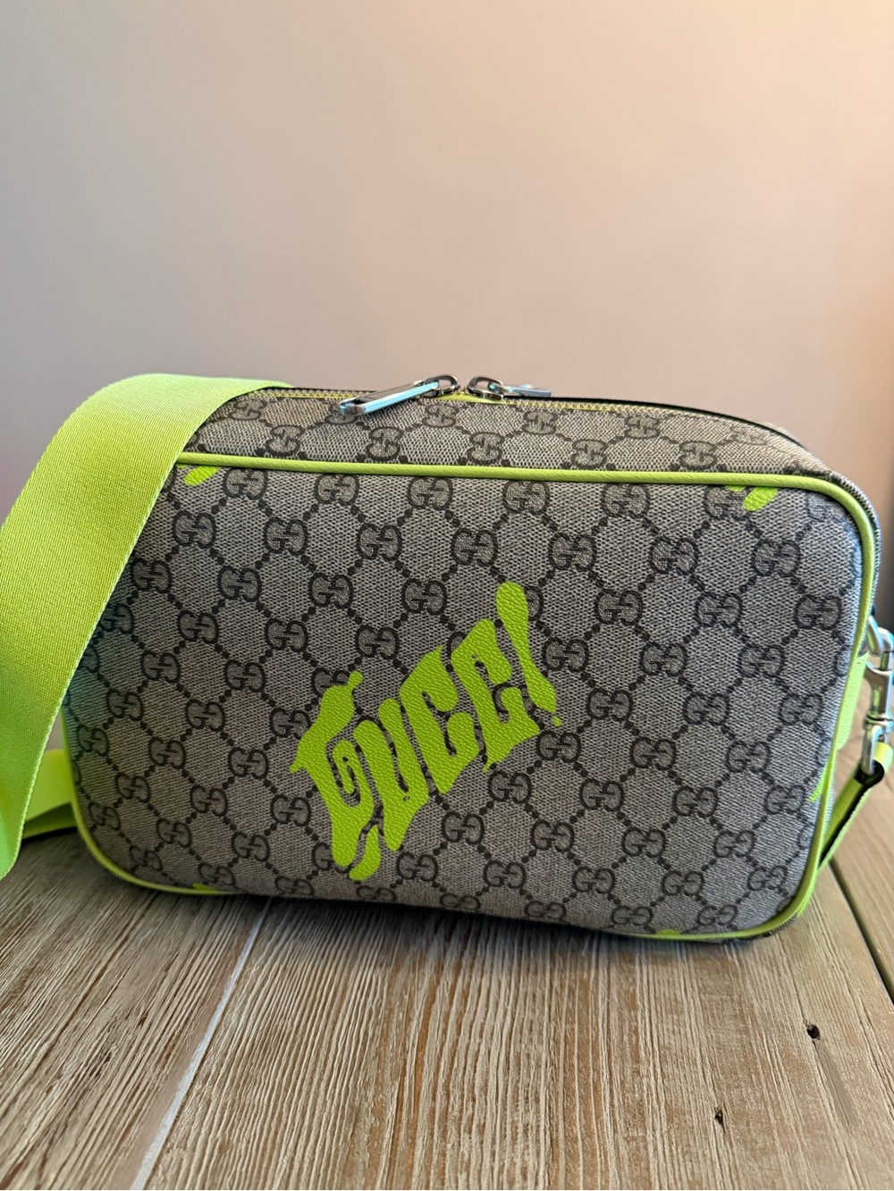 Gucci Beige GG Canvas Crossbody Bag with Neon Yellow-Green Accents. UNISEX men’s